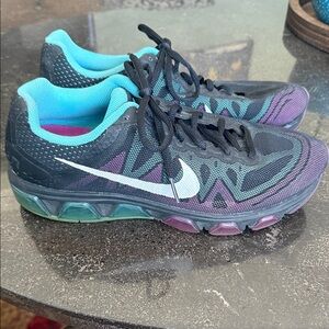 Nike Women's Air Max Tailwind 7     Black and Teal Athletic Shoes